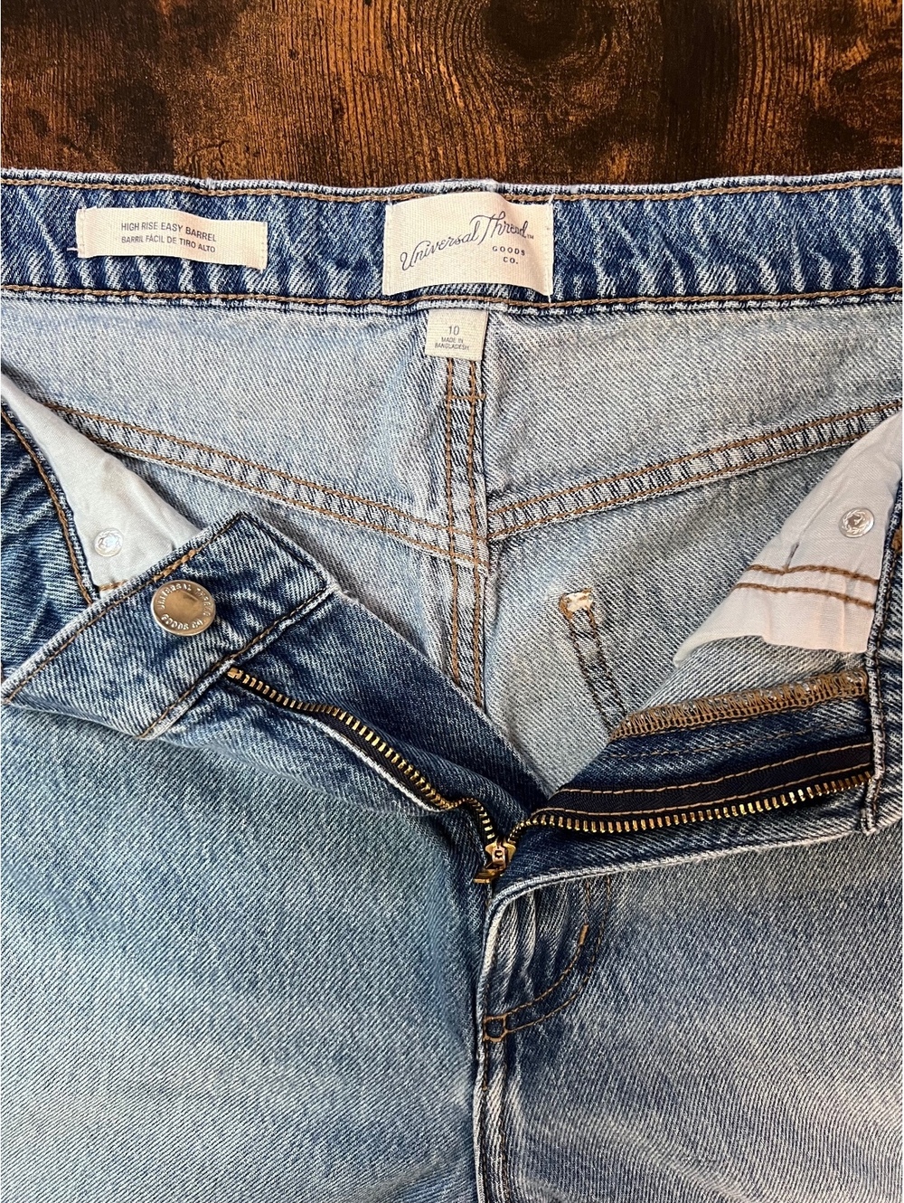 UNIVERSAL THREAD High Rise Easy Barrel Leg Denim Jeans Light Wash Size 10 - Picture 6 of 13